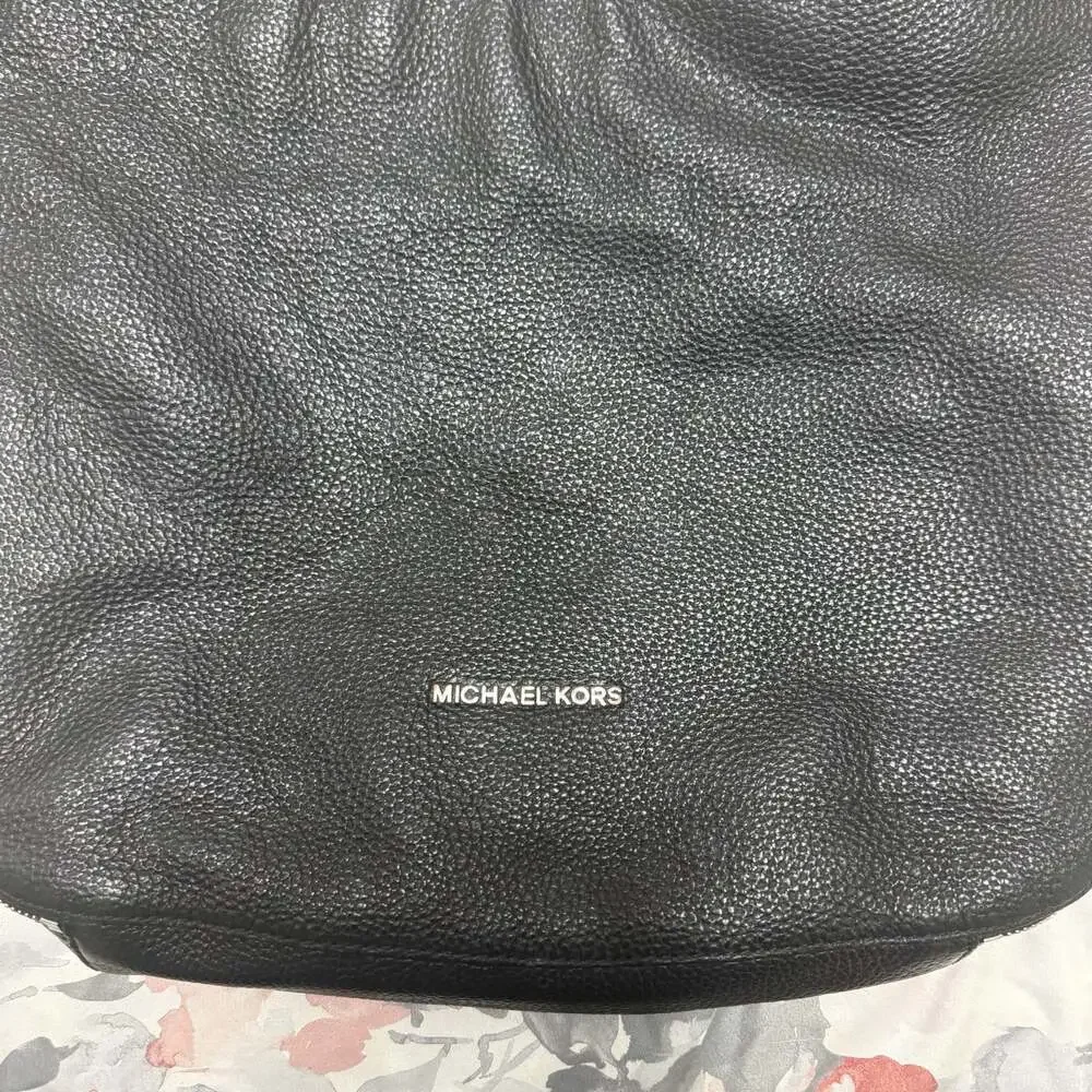 Michael Kors Chandler Large Leather Convertible Shoulder Hobo Bag in Black
